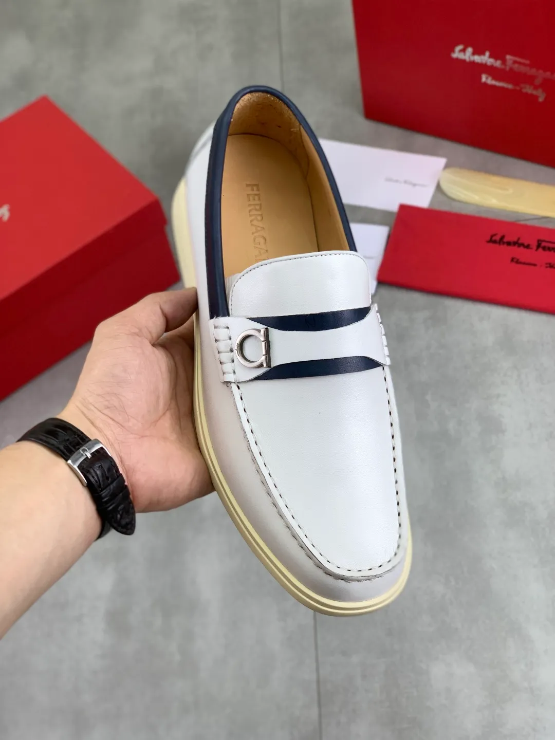 Men's Men's Shoes 💰P580💰[New Style] Water-dyed Niuli 🆘[Salvatore Ferragamo] Ferragamo's latest casual business leather shoes for men! Listed simultaneously! The fabric is made of specially imported original calfskin, and the interior is made of imported water-dyed cowhide. It is absolutely luxurious and leads the fashion trend. Matching code: 38-44 (45 and 46 can be customized) Black, brown and burgundy colors available